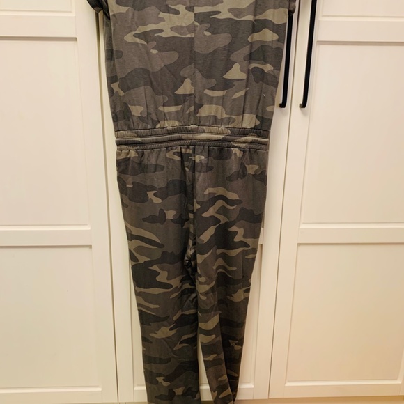 Splendid Supersoft Short Sleeve Camo grey/green Jumpsuit Size M - Picture 10 of 10